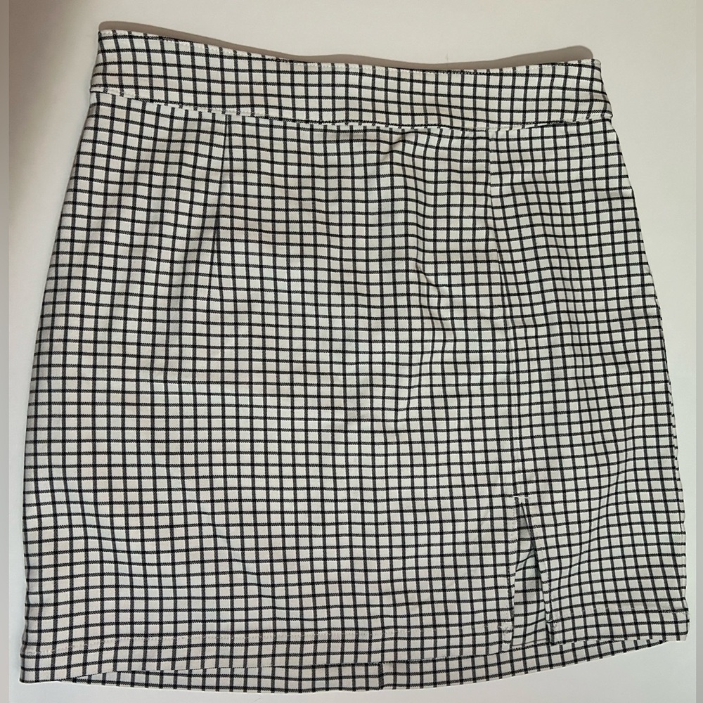 Garage Jupe White Mini Plaid Skirt W/Slit                      Size Petite Small